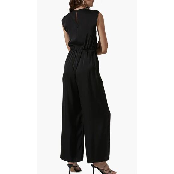 NWOT Astr The Label Womens Inverted Pleat Neck Wide Leg Jumpsuit Small Black - Picture 2 of 15